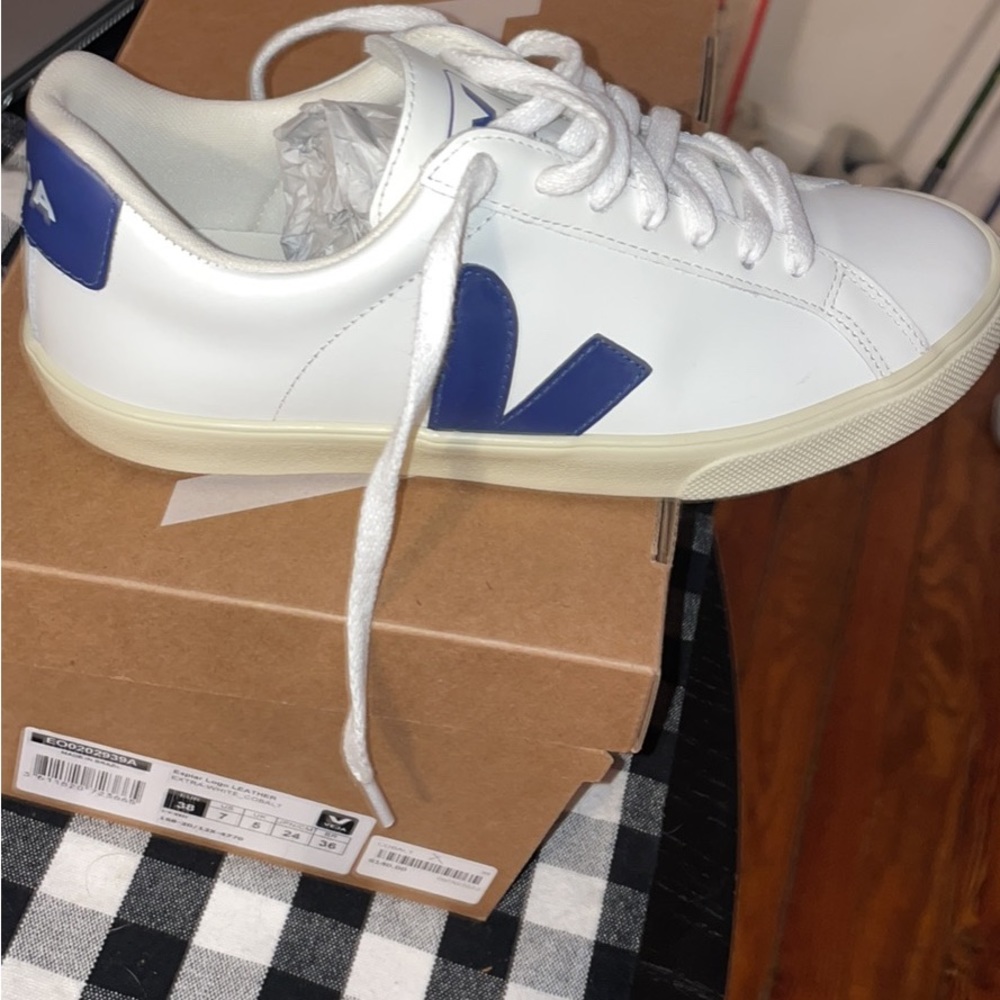 Womens Vejas